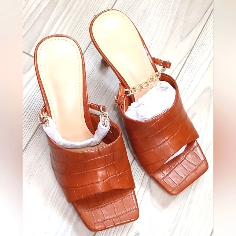 (67-3930) Coutgo Sandals  Sz 7.5